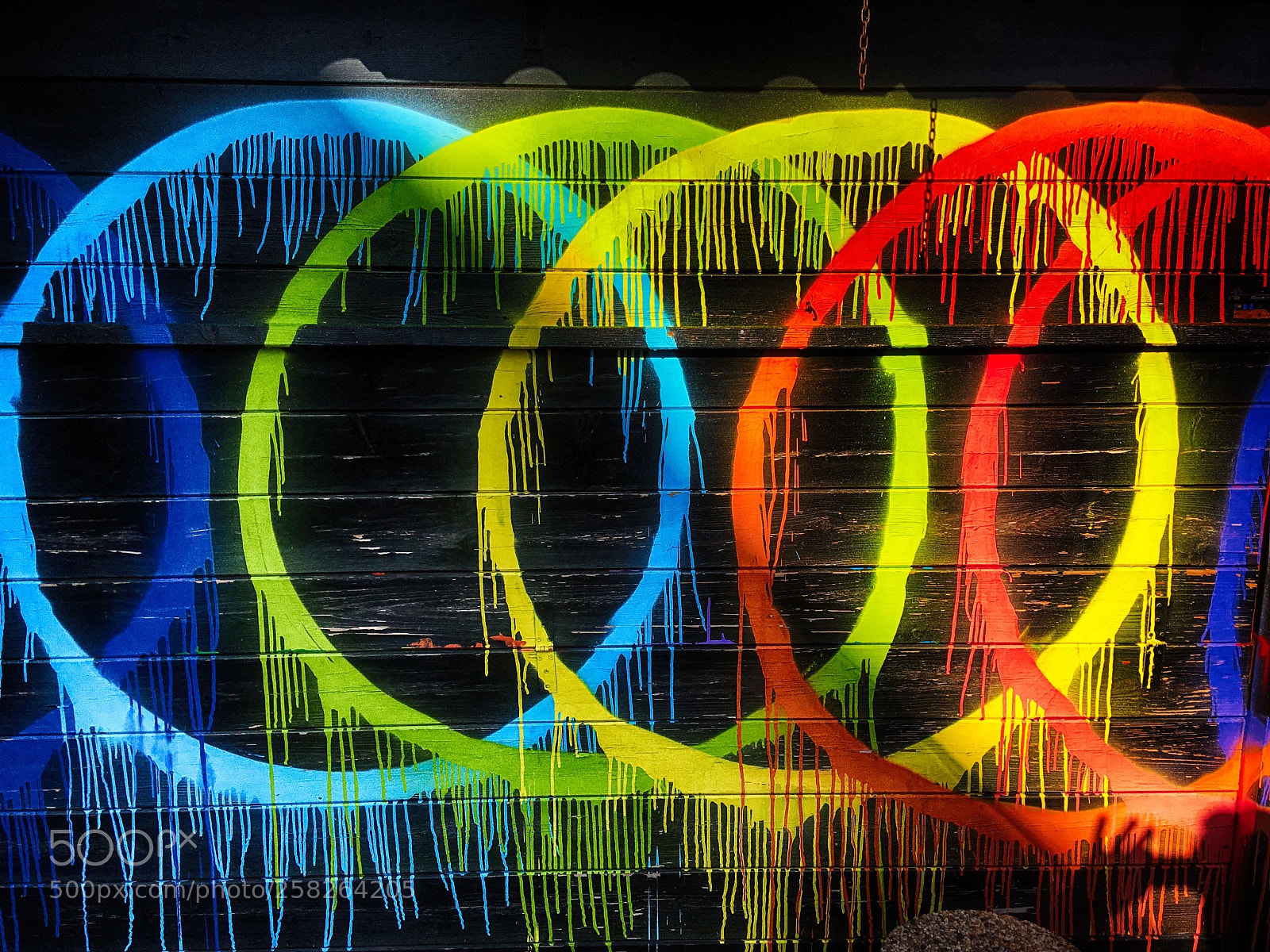 Apple iPhone SE sample photo. Olympic dripping (gocciolamento olimpico) photography