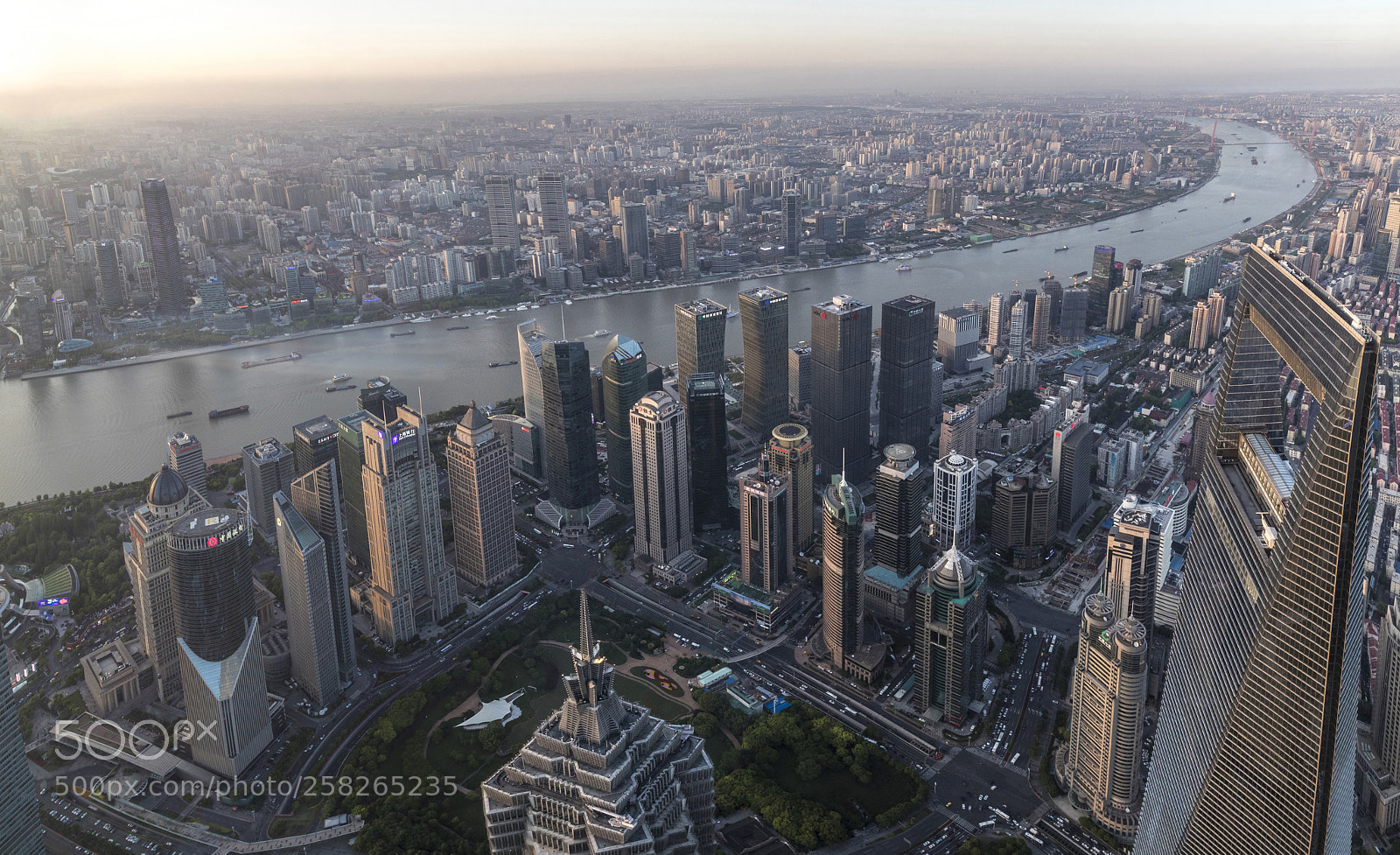 Canon EOS 5D Mark IV sample photo. Pudong photography