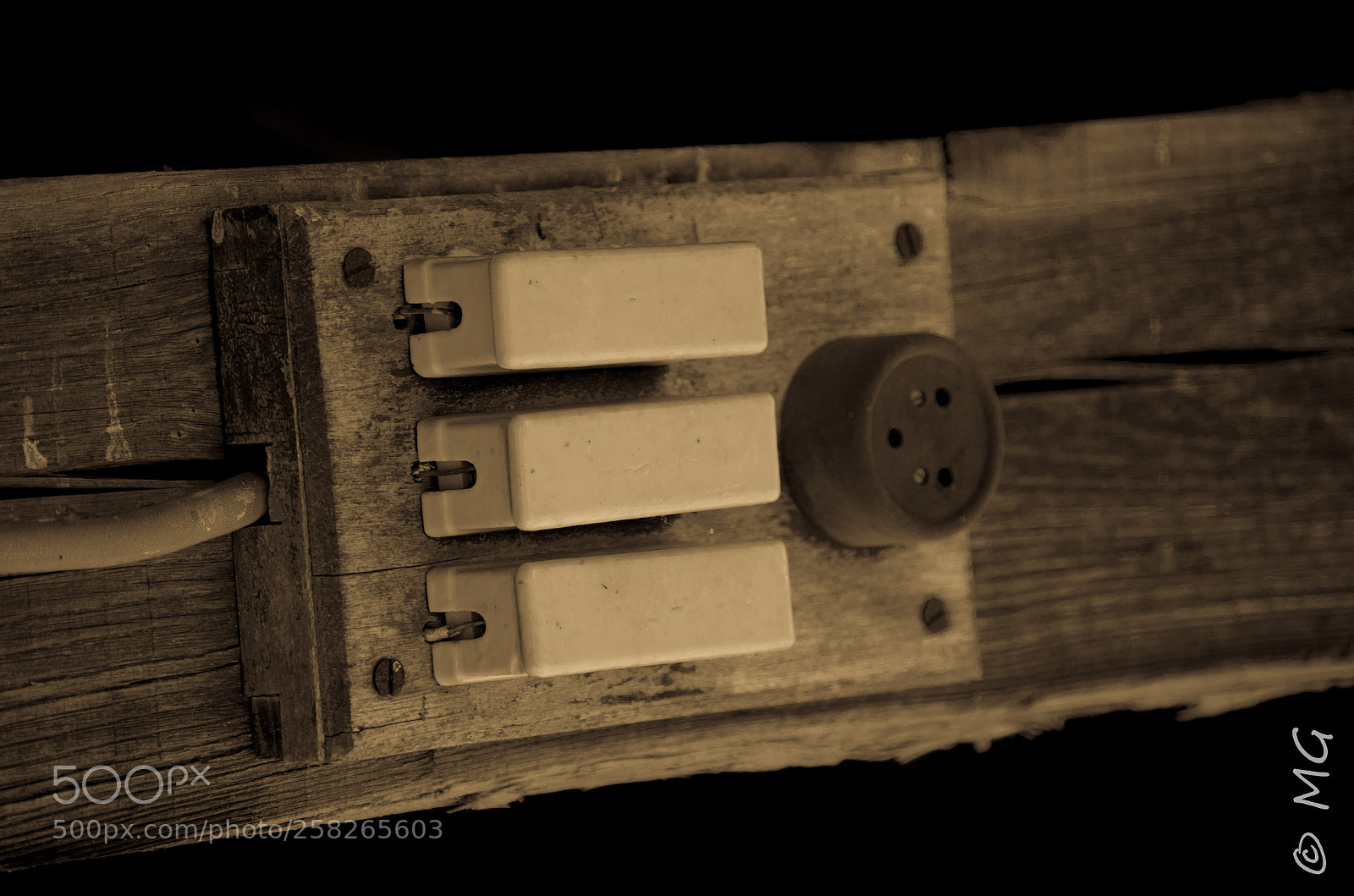 Pentax K-30 sample photo. Socket photography