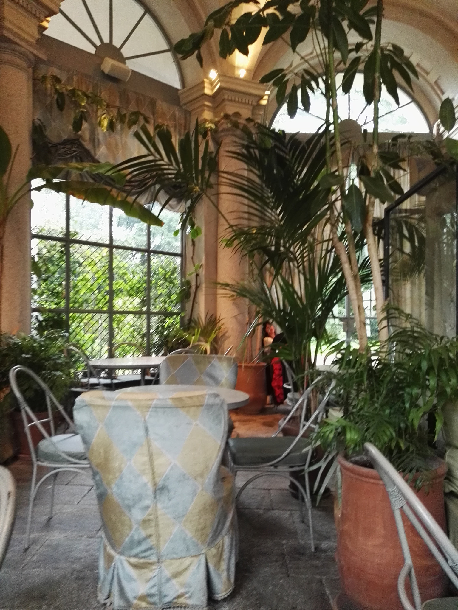 HUAWEI P8 sample photo. Pub in milan photography