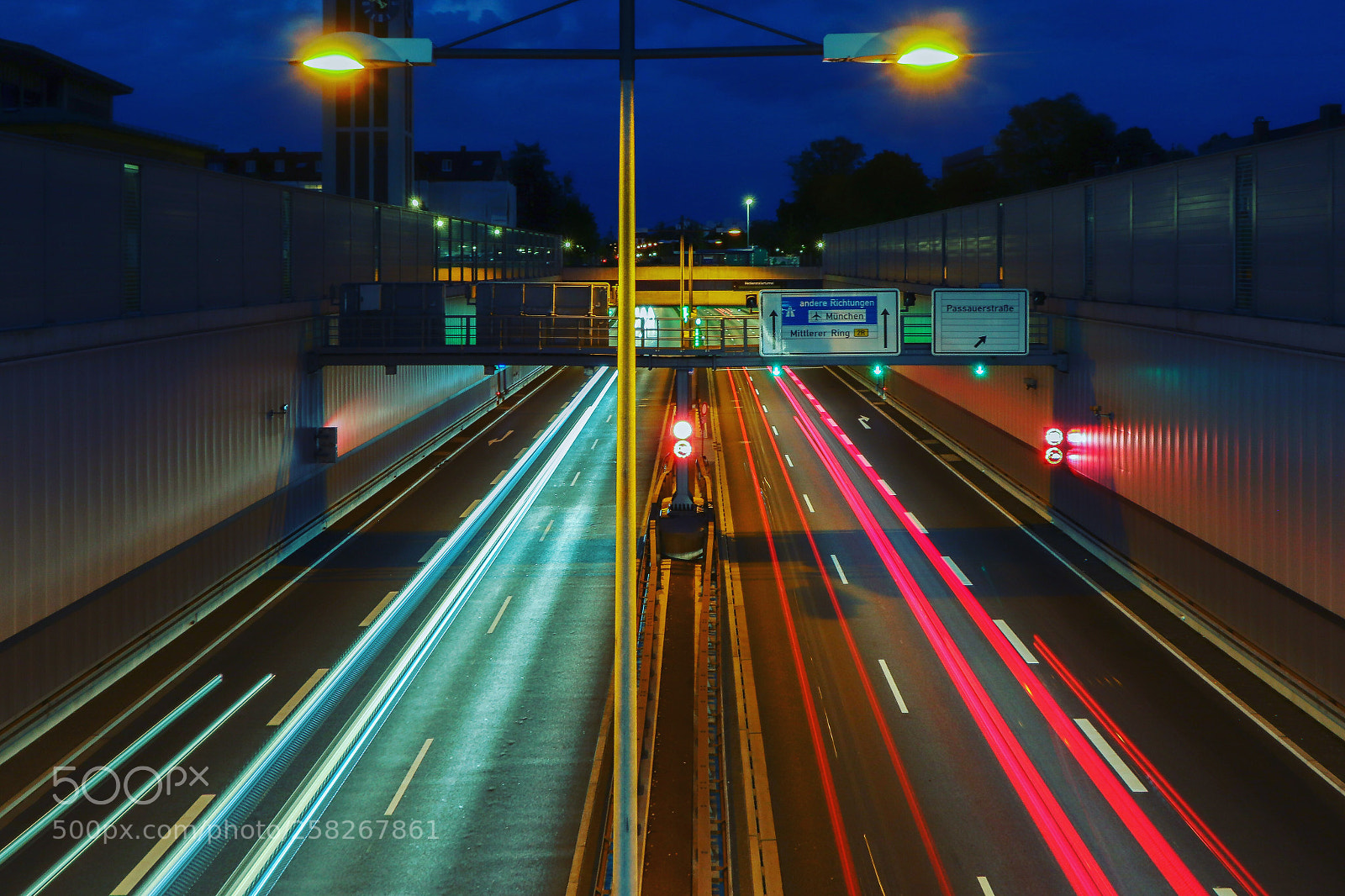 Canon EOS 77D (EOS 9000D / EOS 770D) sample photo. Traffic photography