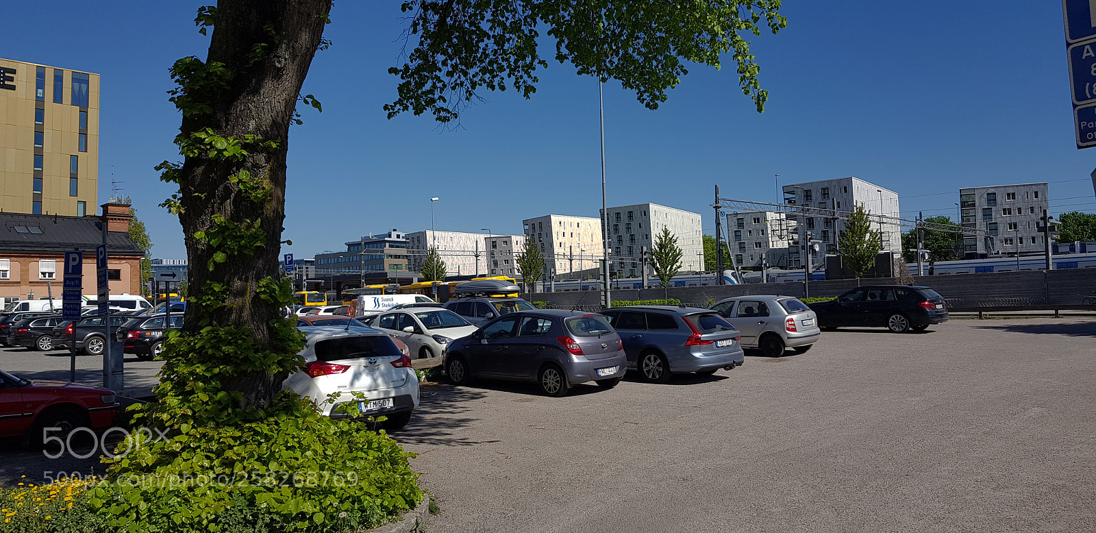 Samsung Galaxy S8 sample photo. A parking lot by photography