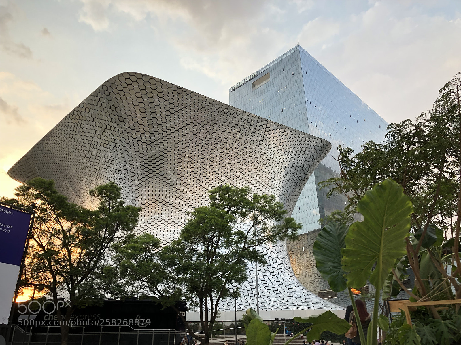 Apple iPhone X sample photo. Modern mexico photography