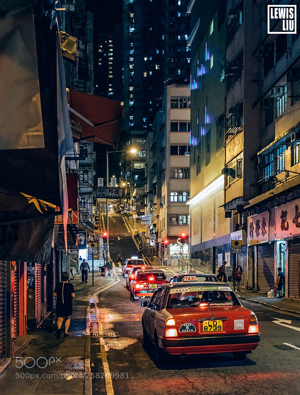 Canon EOS 6D sample photo. Night, queen's road east photography