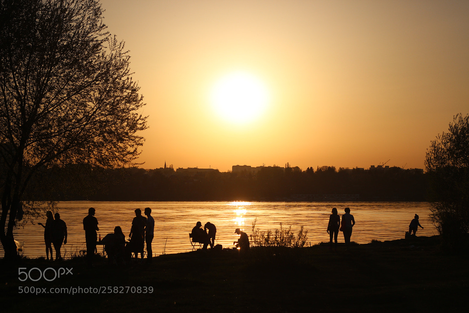 Canon EOS 600D (Rebel EOS T3i / EOS Kiss X5) sample photo. The sunset of the photography