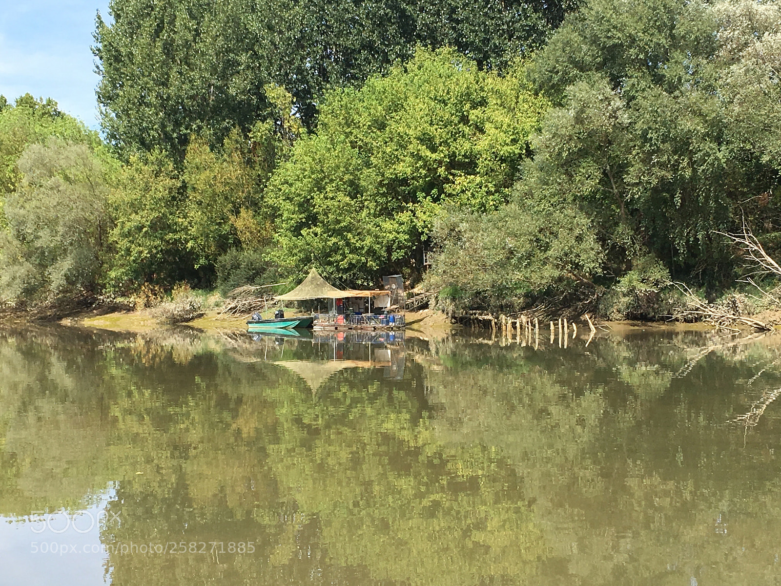 Apple iPhone SE sample photo. Fishing hut on the photography