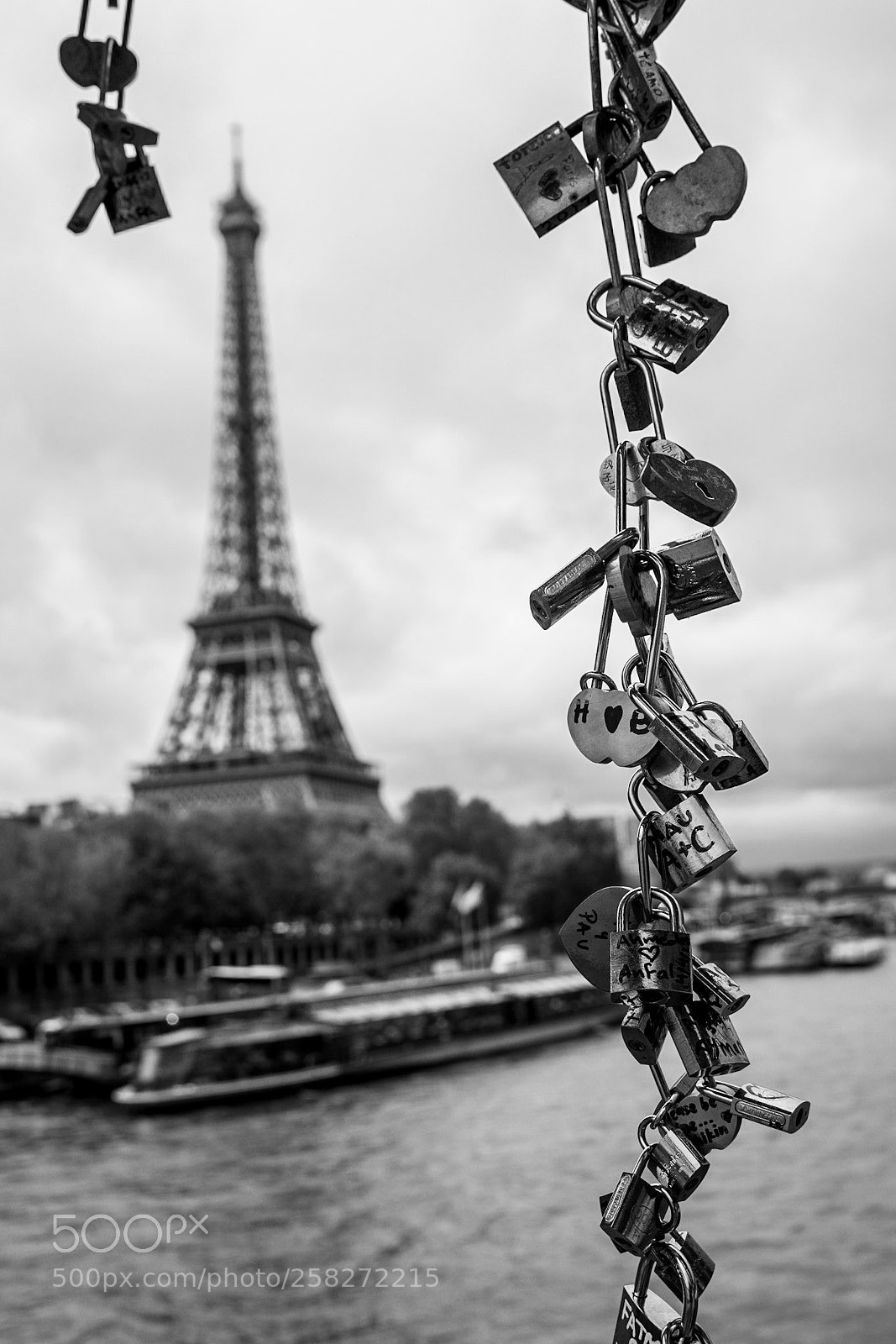 Pentax K-1 sample photo. Paris je t'aime photography