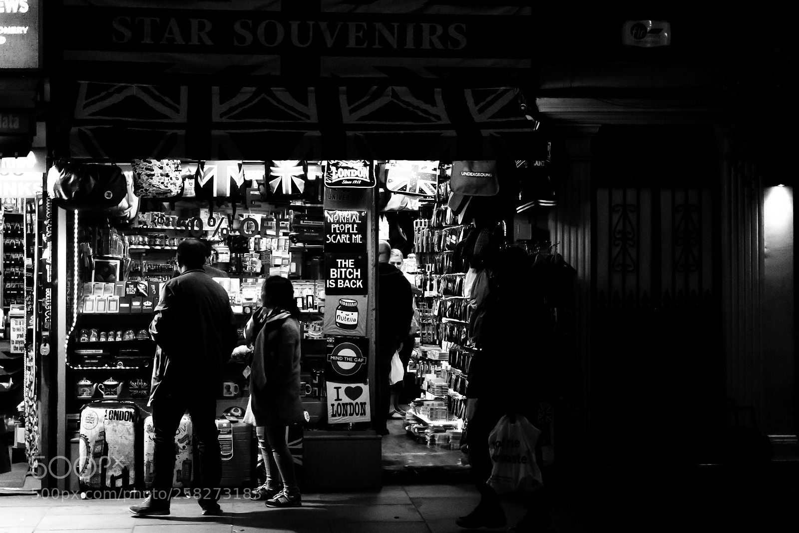 Sony a6000 sample photo. Shopping in the shadows photography