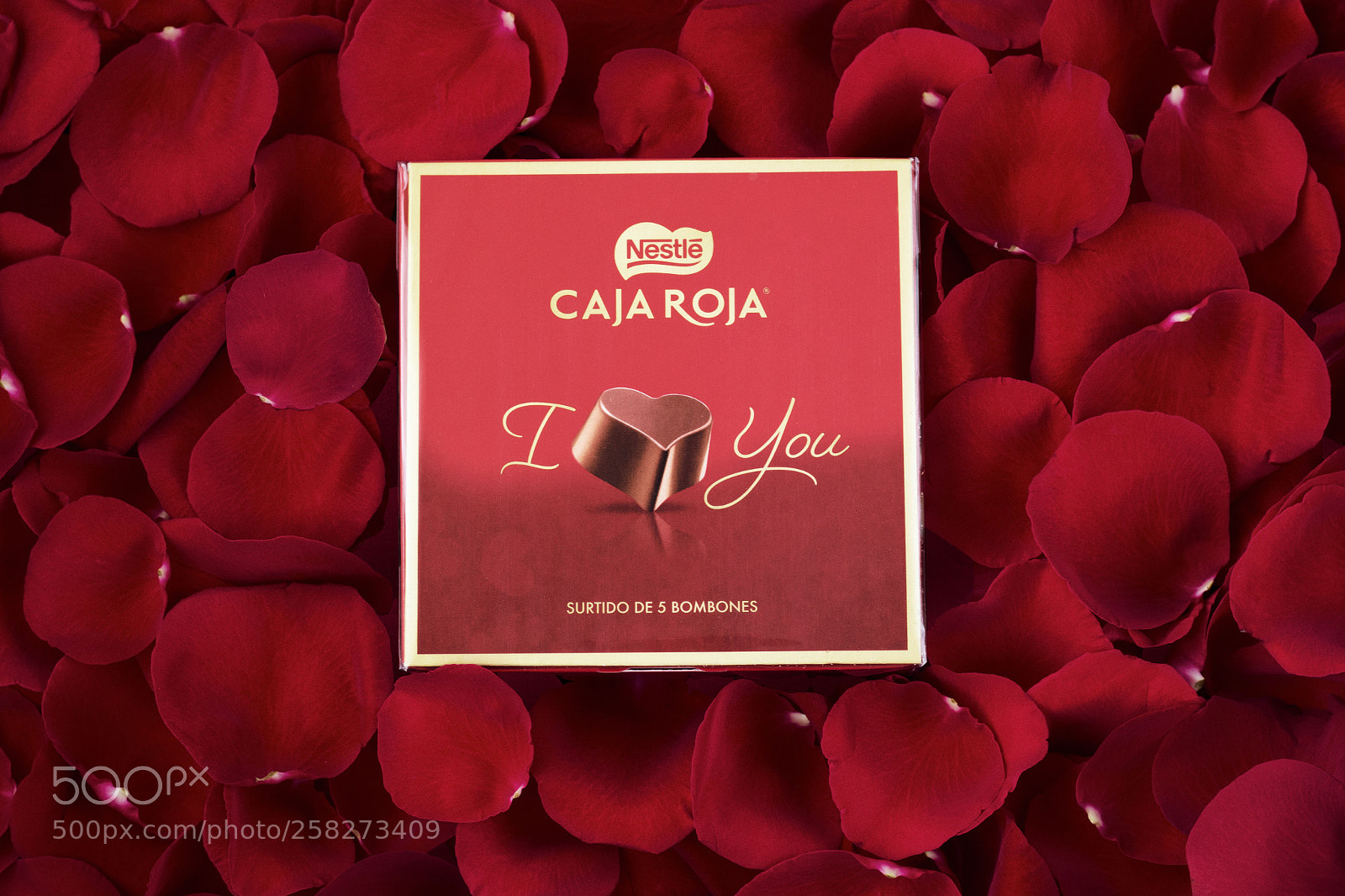 Canon EOS 7D Mark II sample photo. Nestlé caja roja photography