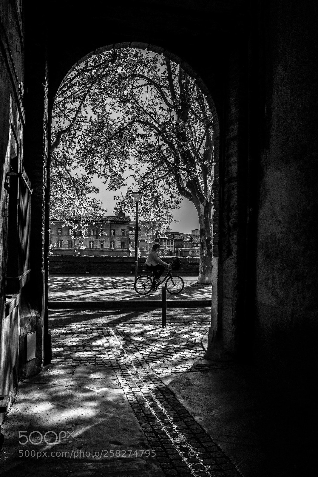 Fujifilm X100F sample photo. Through the arch photography