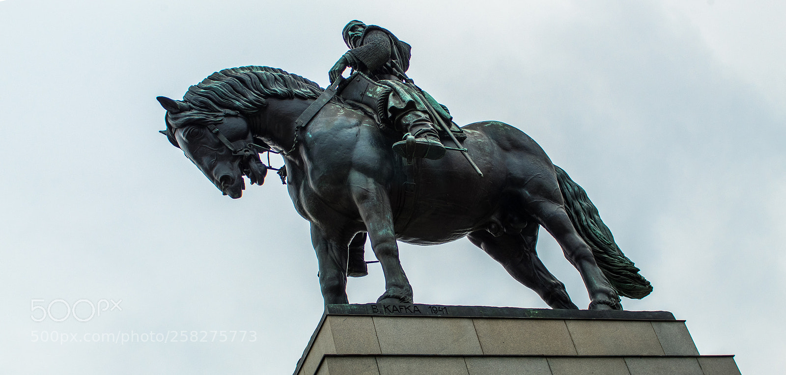 Canon EOS 1300D (EOS Rebel T6 / EOS Kiss X80) sample photo. Žižka statue photography
