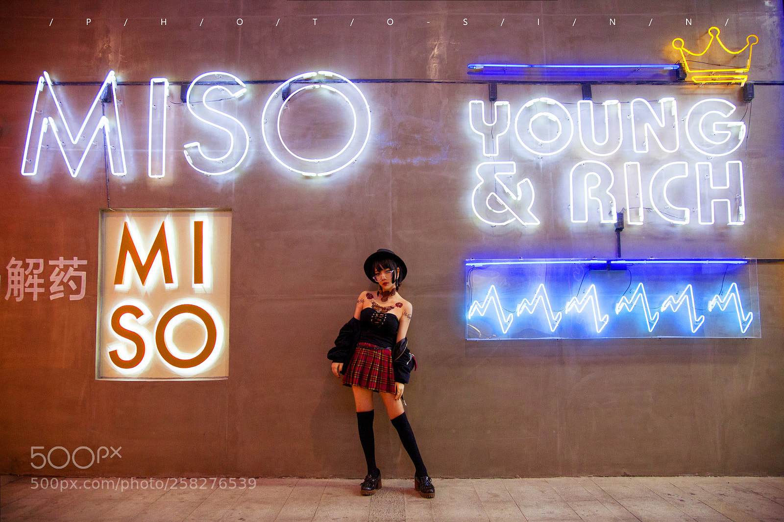 Canon EOS 5D sample photo. Neon street photography