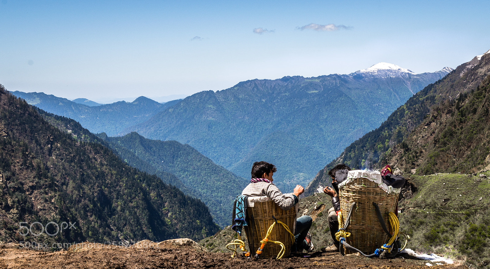 Nikon D5100 sample photo. Porters in discussion photography