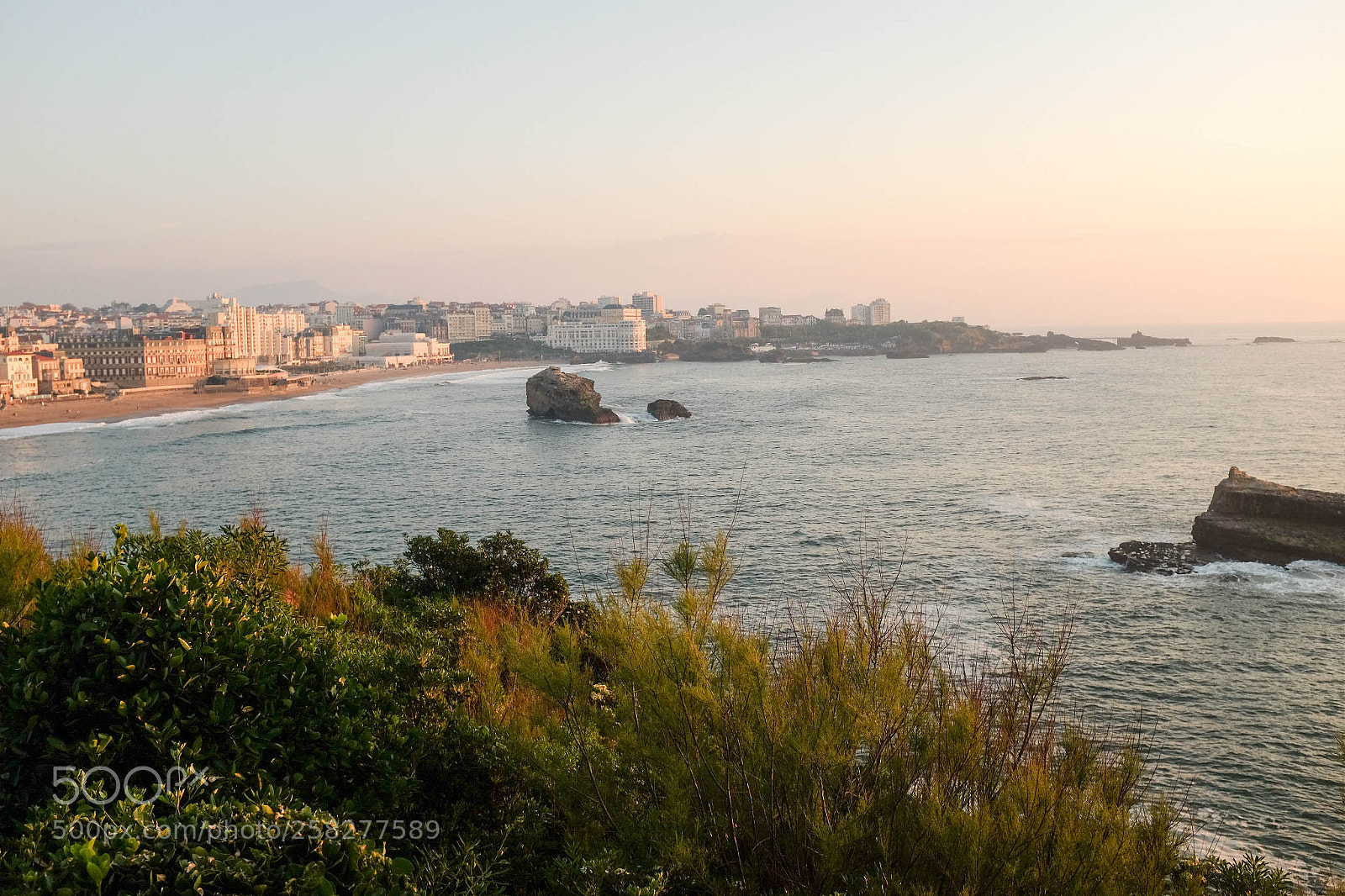 Fujifilm X100T sample photo. Grpaysbasque biarritz photography