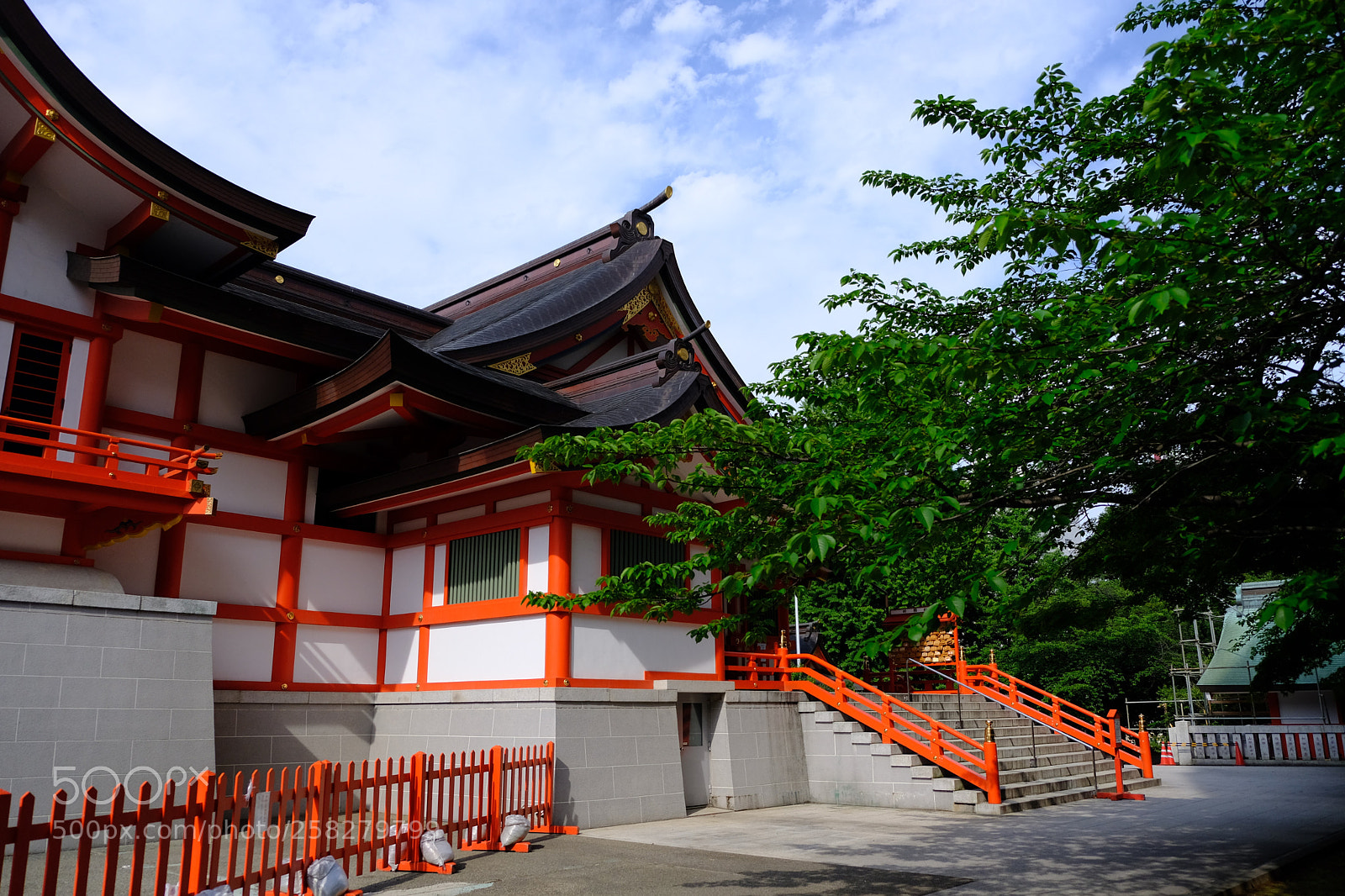 Fujifilm X-E3 sample photo. Shrine in shinjuku photography