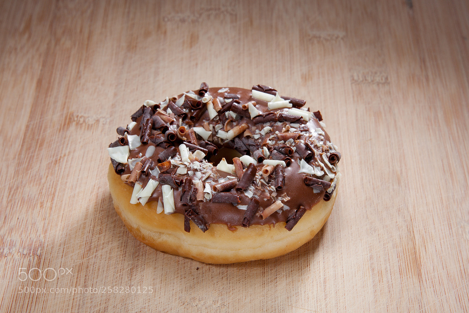 Canon EOS 5D Mark II sample photo. Single delicious donut on photography