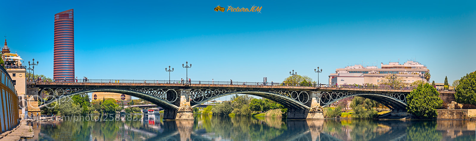 Nikon D5500 sample photo. Puente de triana sevilla photography