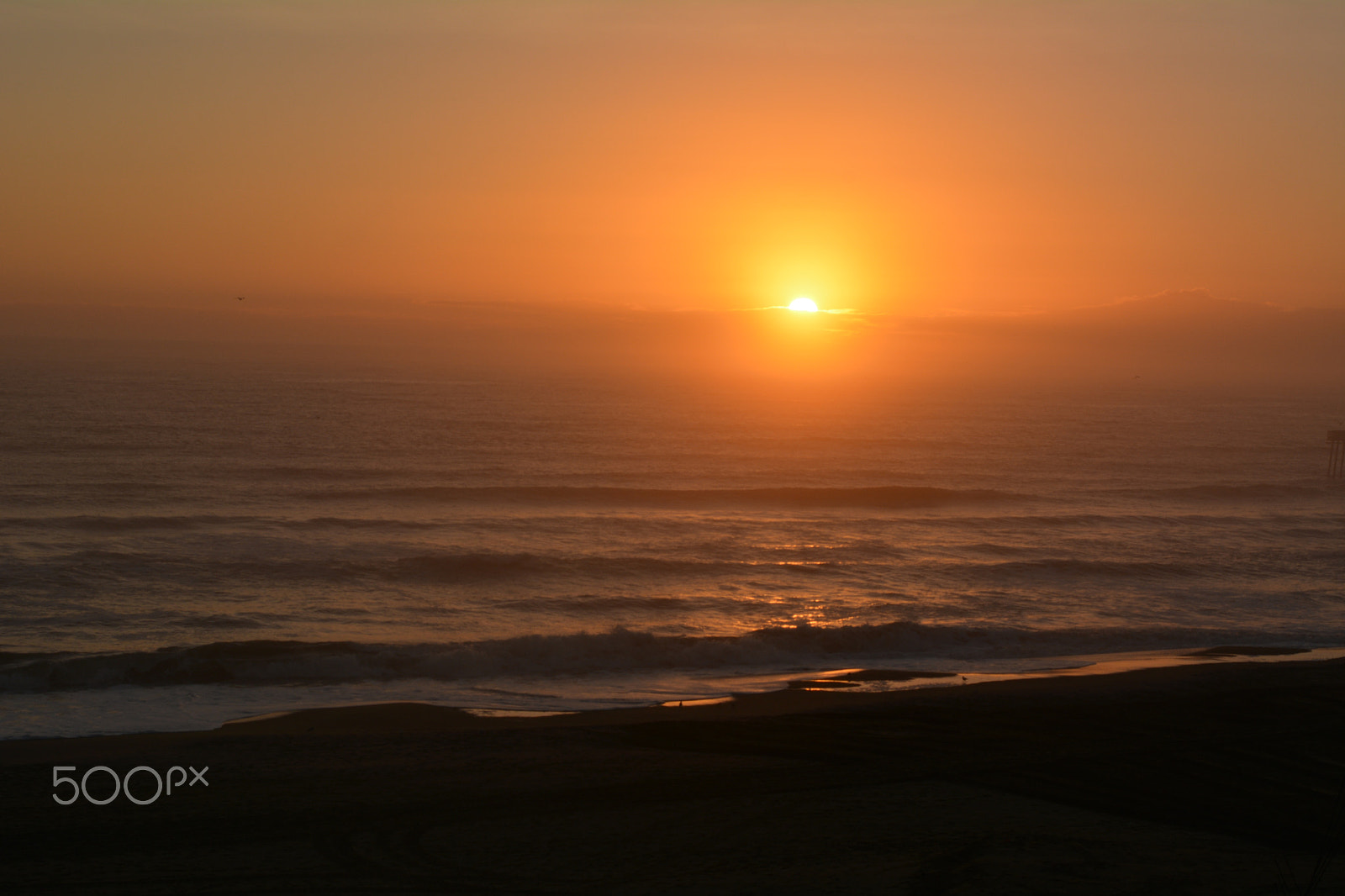Nikon D5200 + Nikon AF-S Nikkor 50mm F1.4G sample photo. Sunrise over virginia beach photography