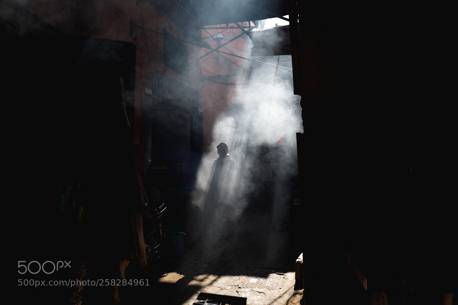 Canon EOS 5D Mark IV sample photo. Smokin' in marrakech photography