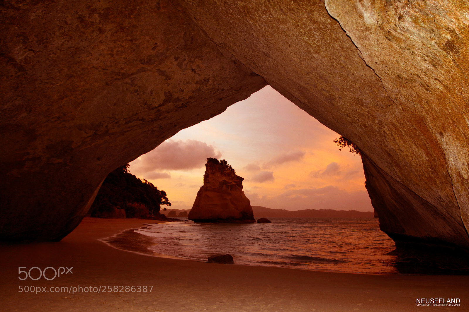 Canon EOS 1300D (EOS Rebel T6 / EOS Kiss X80) sample photo. Neuseeland cathedral cove photography