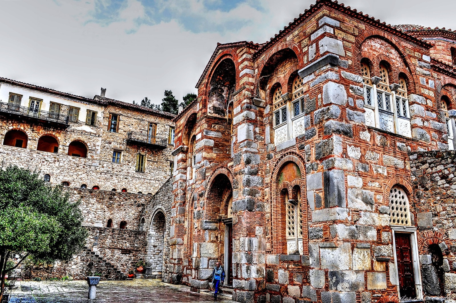 Nikon D5000 sample photo. Saliendo del templo photography