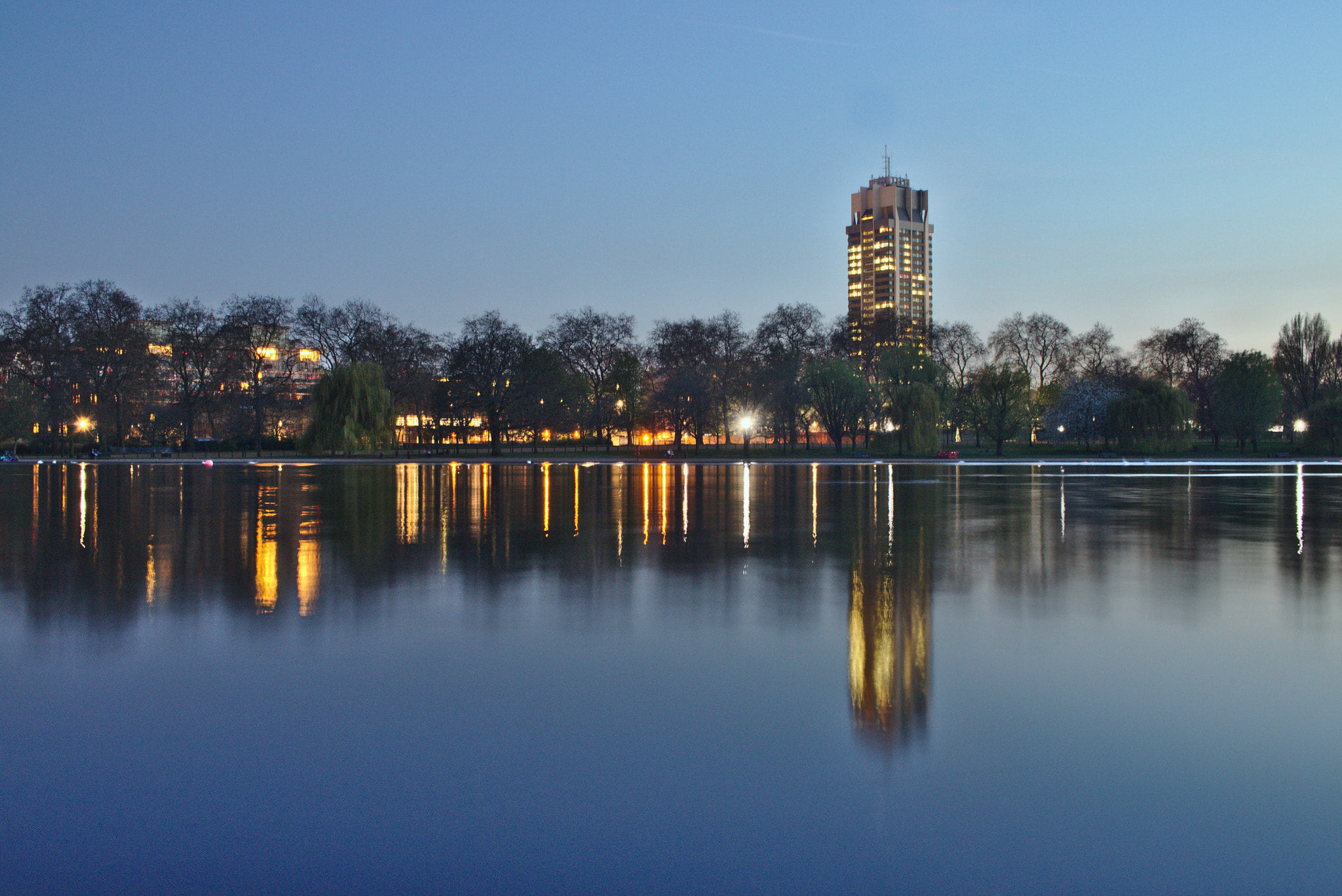 Canon EOS 760D (EOS Rebel T6s / EOS 8000D) sample photo. Reflections in hyde park photography