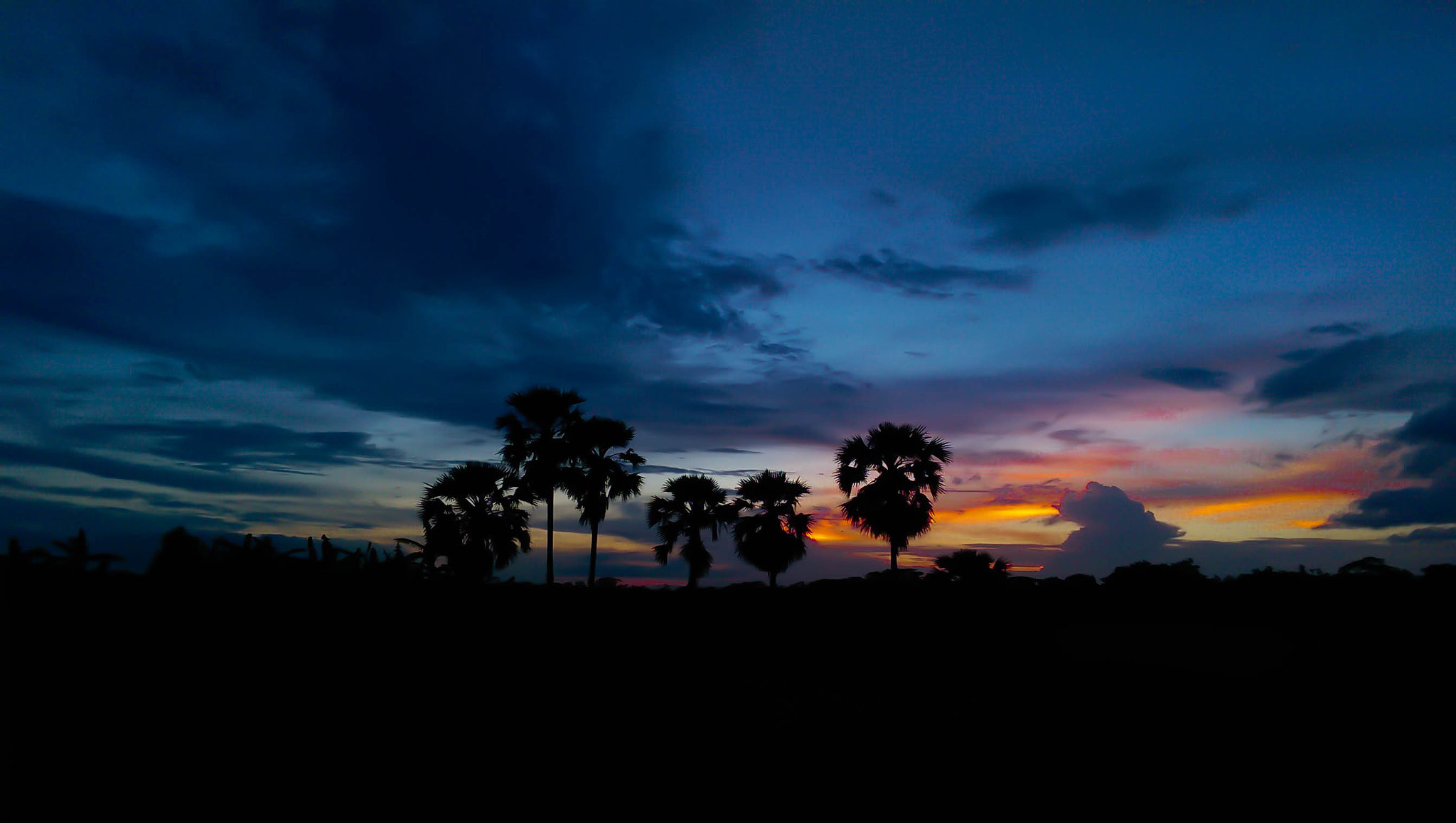 HTC ONE (M8) sample photo. Colour of sky photography