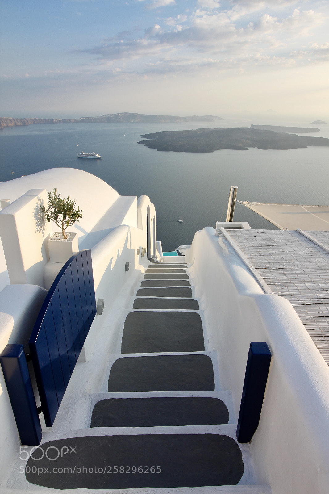 Canon EOS 500D (EOS Rebel T1i / EOS Kiss X3) sample photo. Stairway to sea in photography