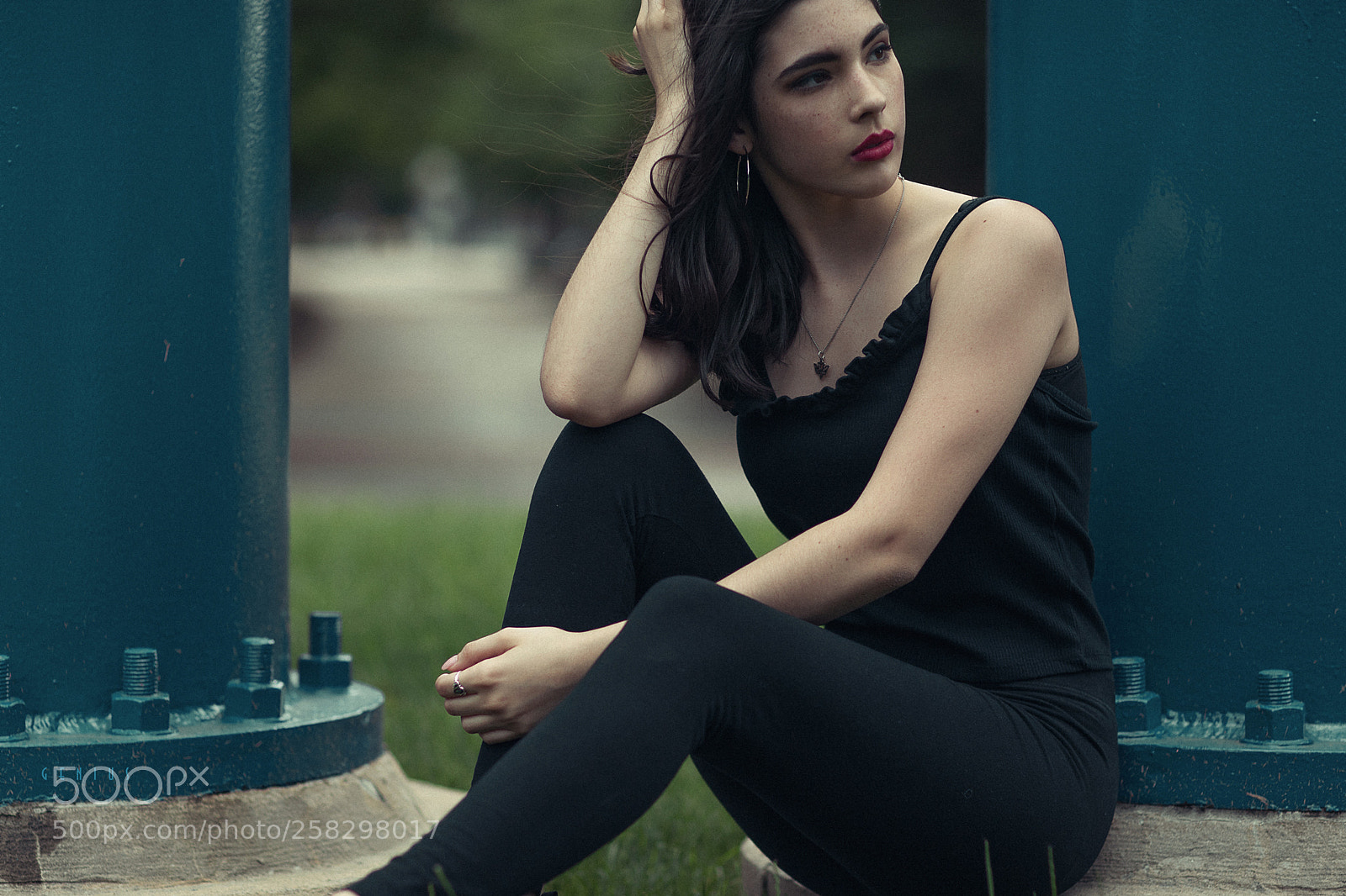 Canon EOS 5D Mark IV sample photo. Blue circle photography