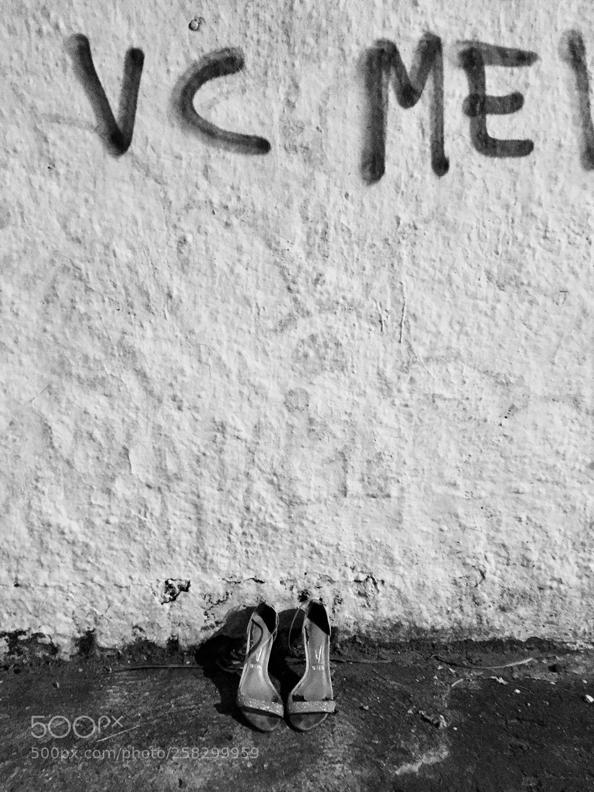 Apple iPhone 6 sample photo. Lost shoes photography