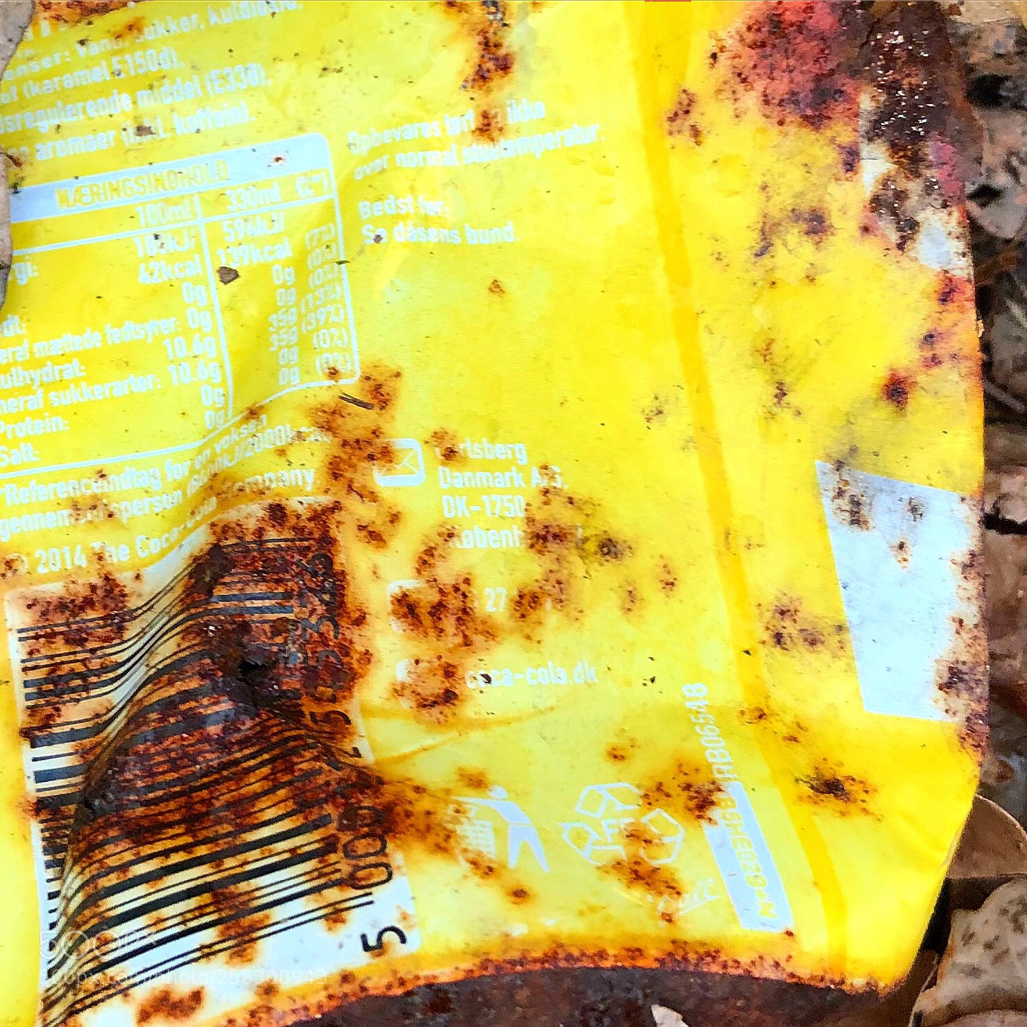 Apple iPhone 8 Plus sample photo. Rusty yellow metal photography