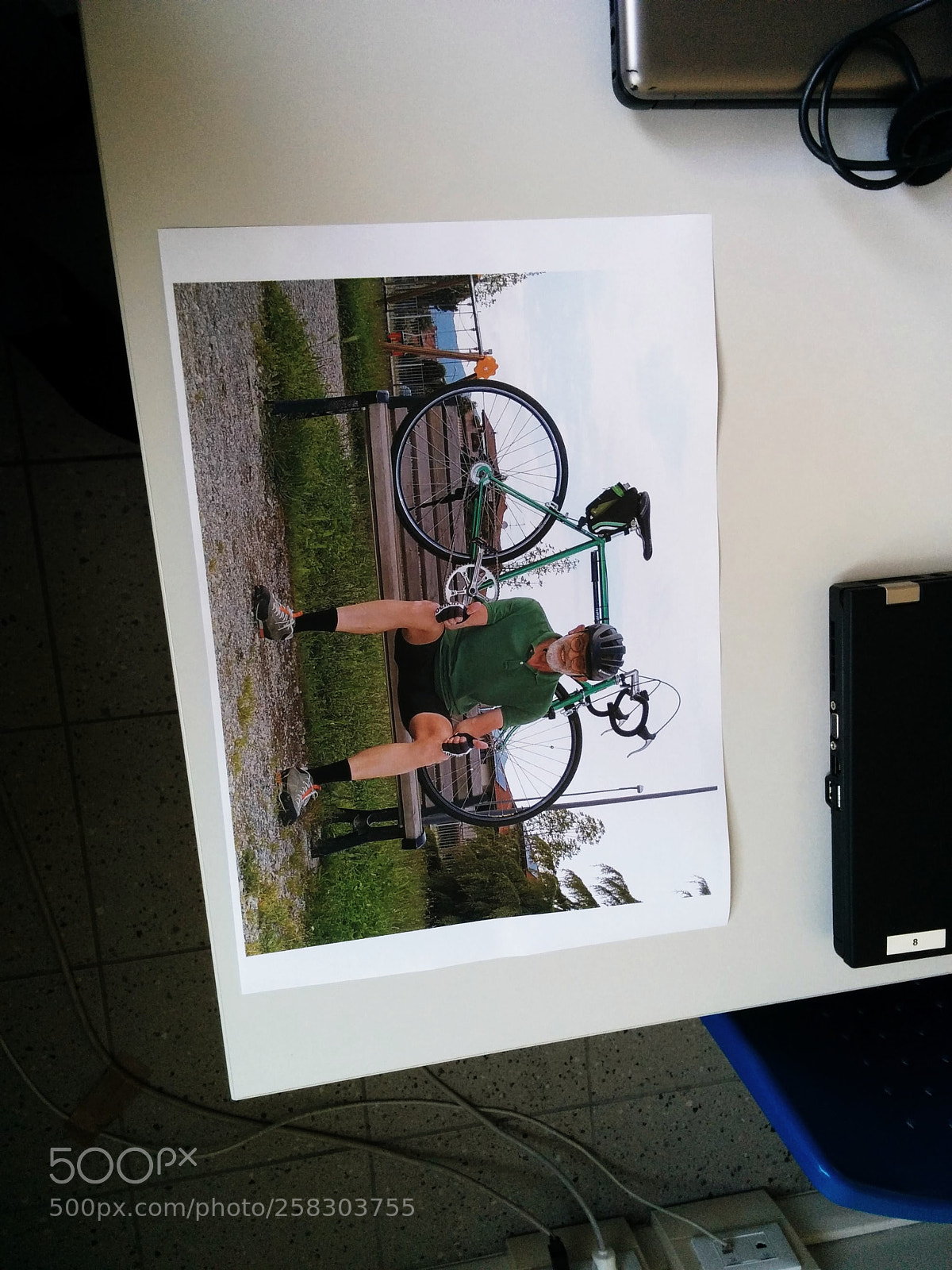 LG Nexus 5 sample photo. A strange desktop photography