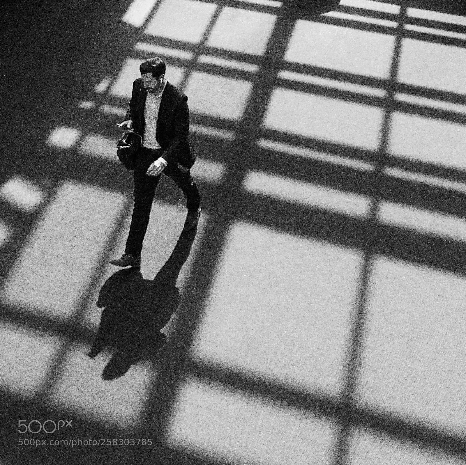 Canon EOS 70D sample photo. Shadowy man in hurry photography