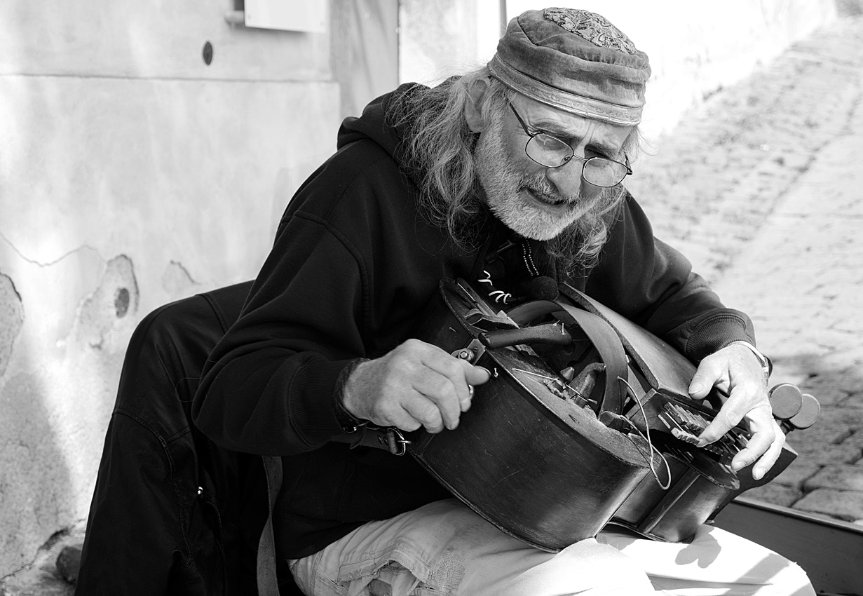 Leica CL sample photo. Street musician photography