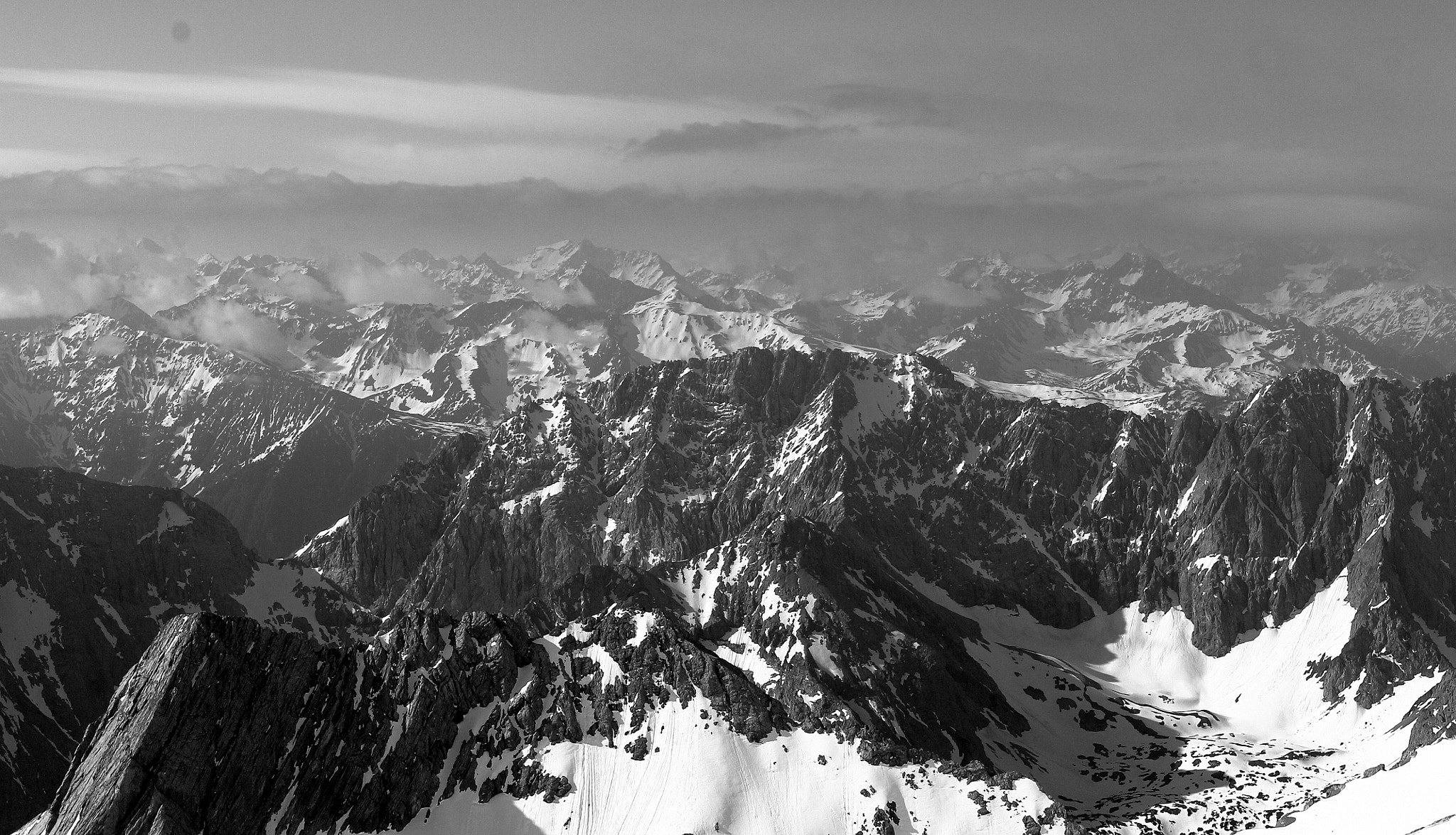 Canon EOS 450D (EOS Rebel XSi / EOS Kiss X2) + Canon EF 50mm F1.4 USM sample photo. View from zugspitze photography