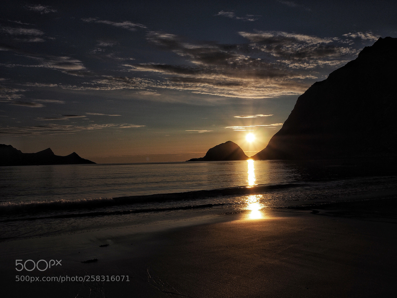 Olympus OM-D E-M10 II sample photo. Haukland beach (lofoten) photography