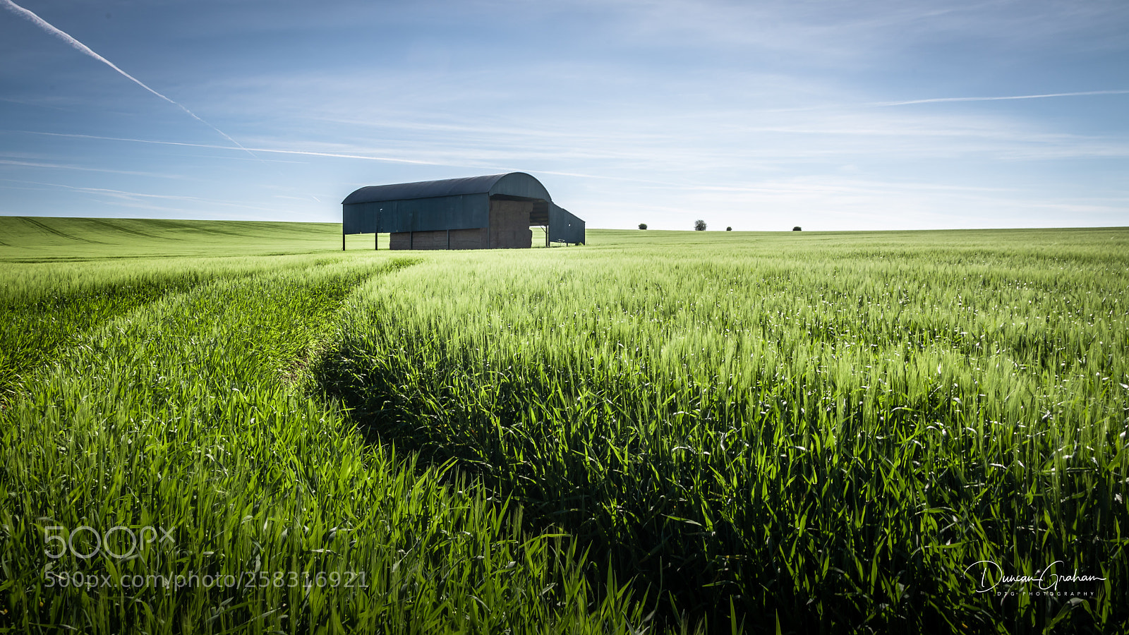 Canon EOS 5D Mark IV sample photo. The barn photography