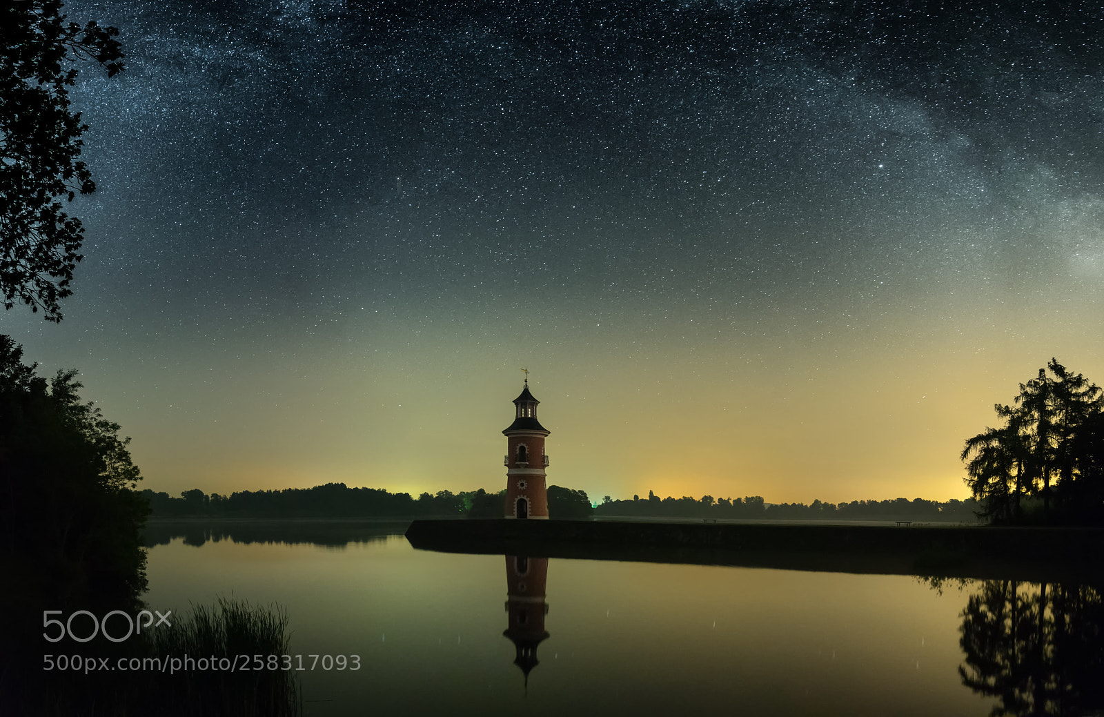 Sony a7 sample photo. Lighthouse under the milky photography
