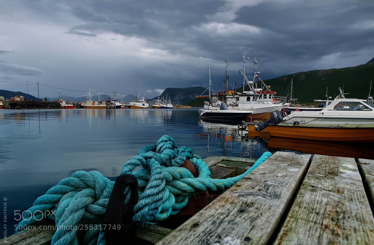 Olympus E-3 sample photo. Mooring fishermen. norway photography