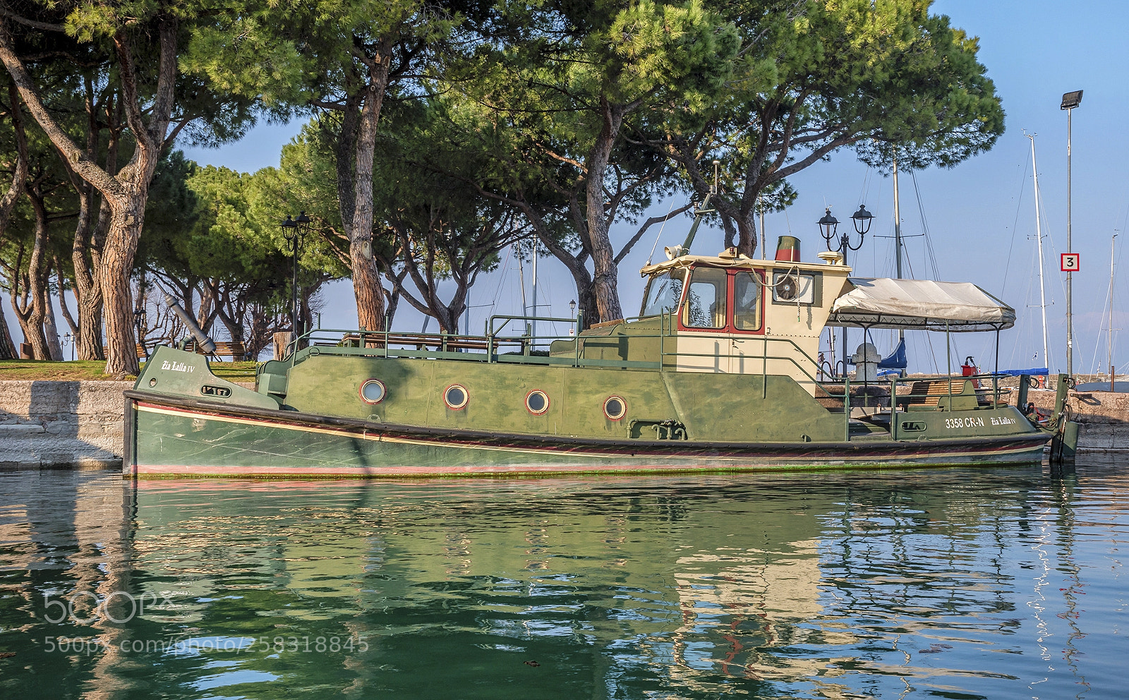 Nikon D5500 sample photo. The green boat photography