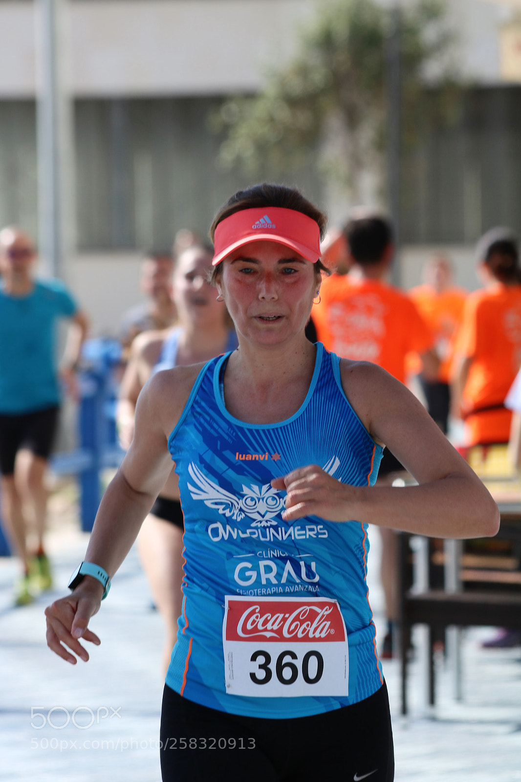 Canon EOS 750D (EOS Rebel T6i / EOS Kiss X8i) sample photo. Marathon runners photography