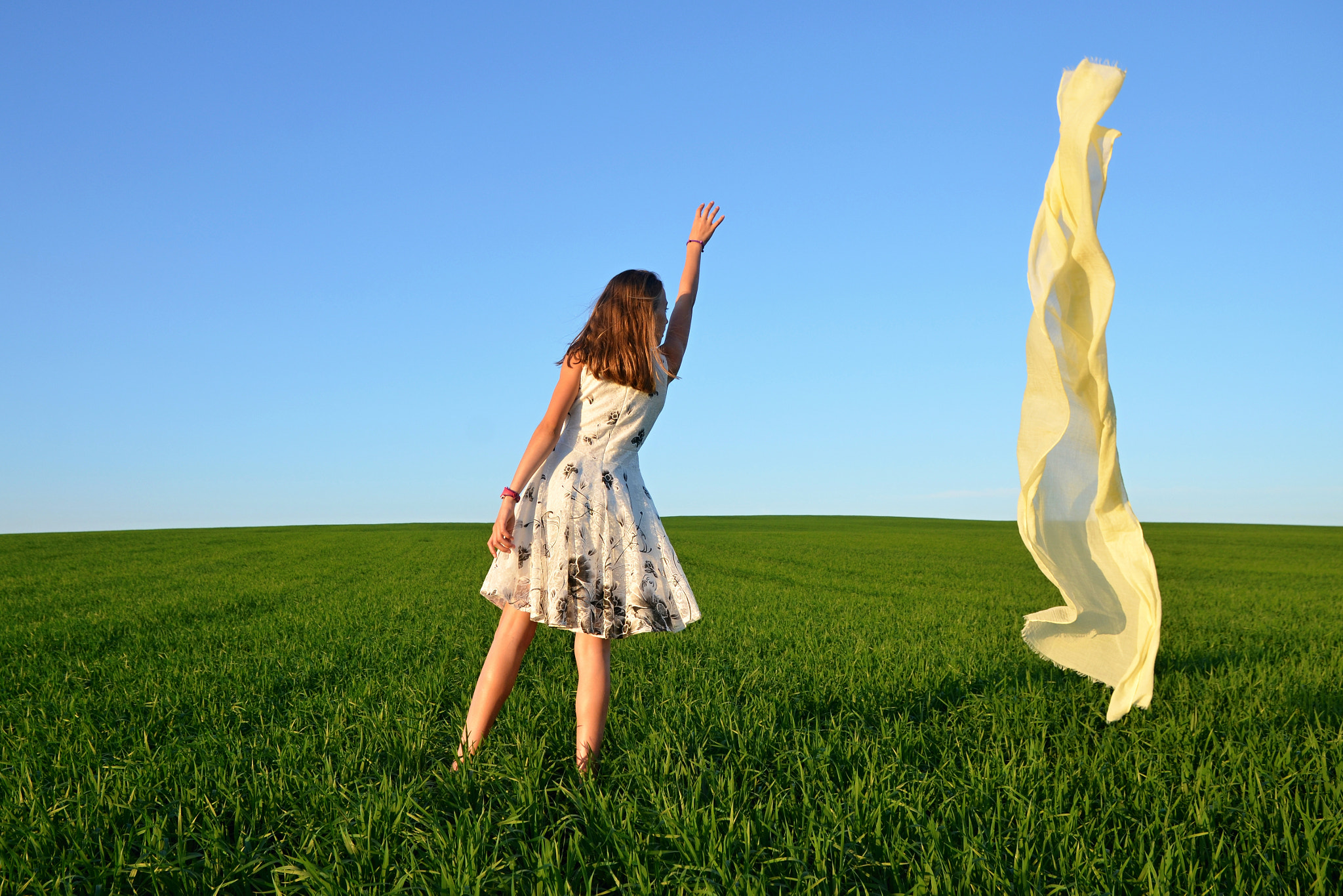 Nikon D7000 + Sigma 17-70mm F2.8-4 DC Macro OS HSM | C sample photo. Scarf in a field photography