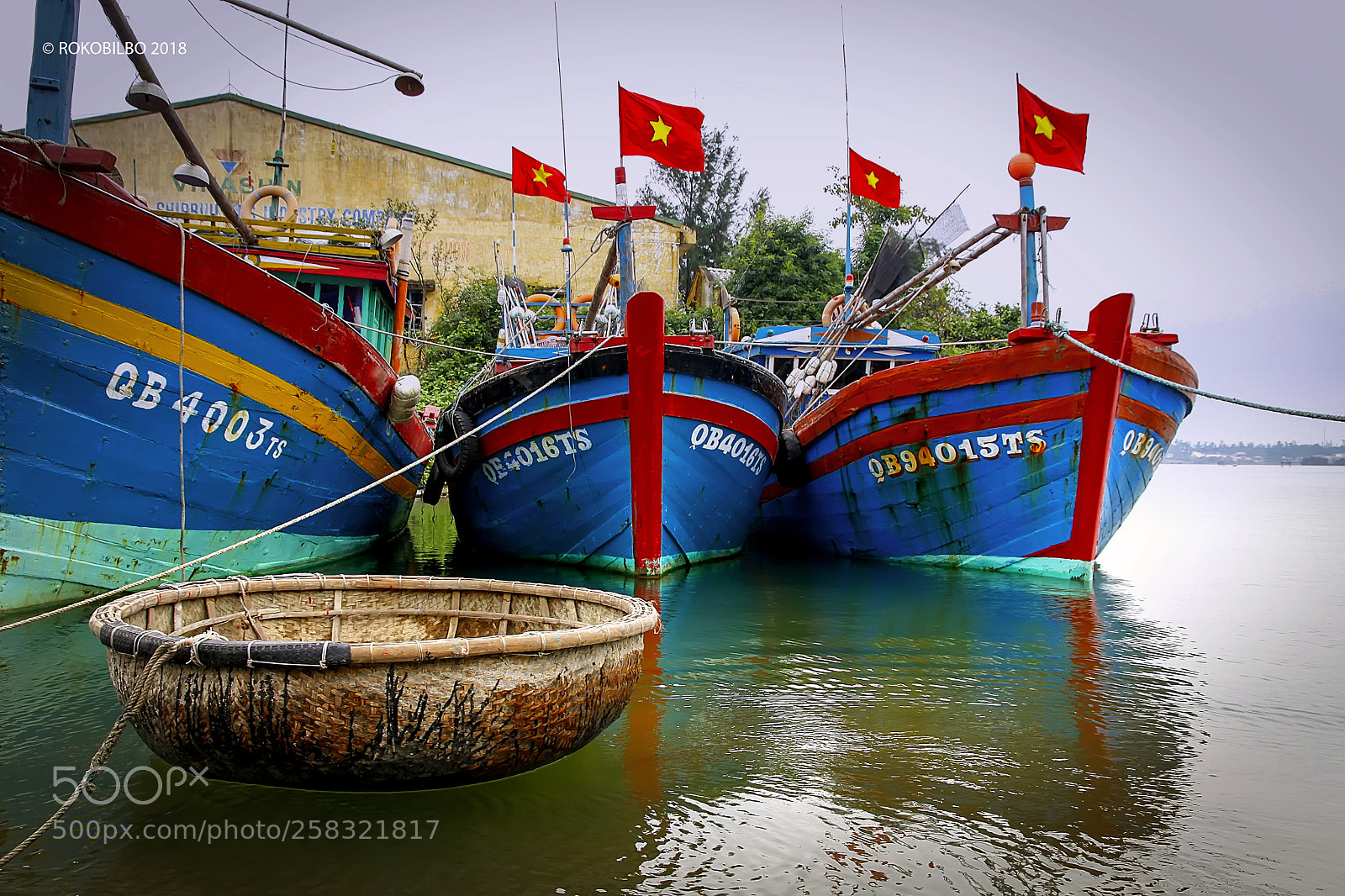 Canon EOS 50D sample photo. Vietnamese fishing boat 11 photography