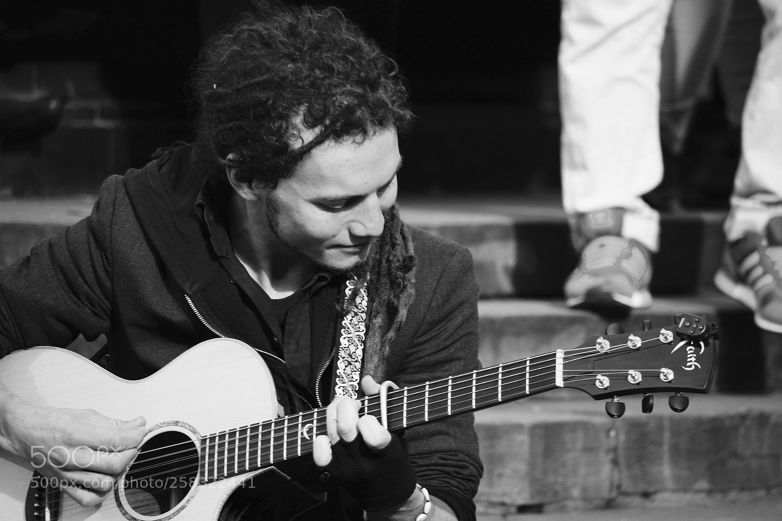 Canon EOS 100D (EOS Rebel SL1 / EOS Kiss X7) sample photo. Street musician photography