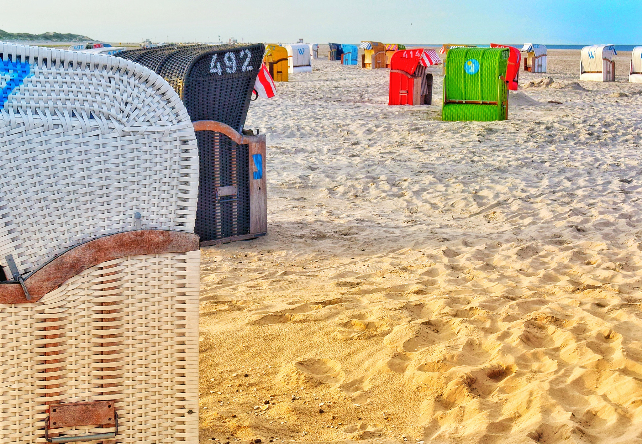 Nikon 1 S2 sample photo. Farbe am strand photography