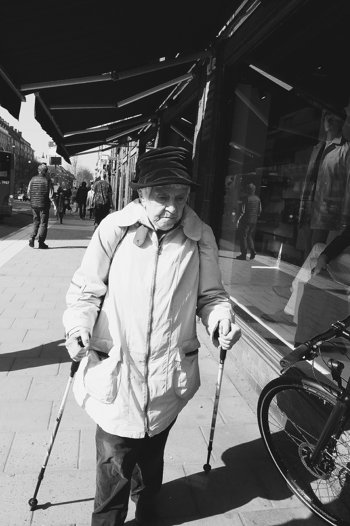 Fujifilm X20 sample photo. Walking old woman photography