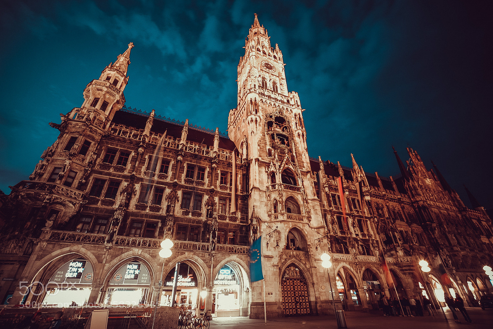 Fujifilm X-T1 sample photo. Marienplatz photography