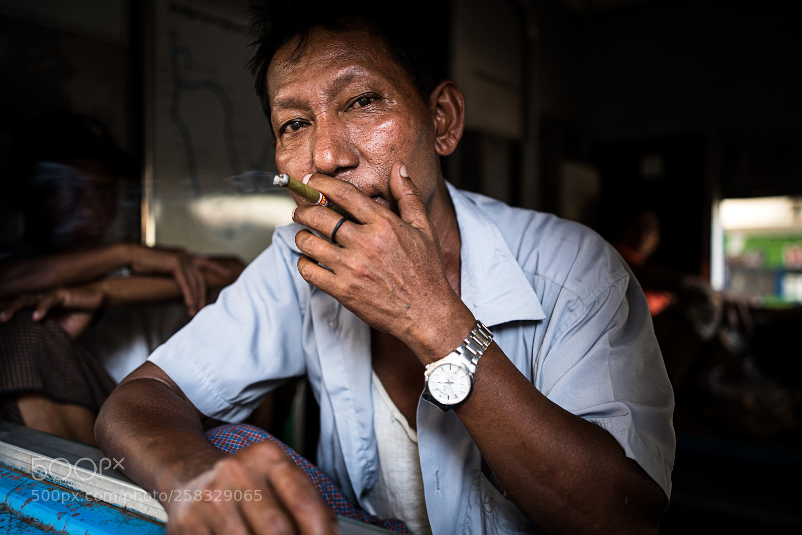 Nikon D750 sample photo. The man smoking traditional photography