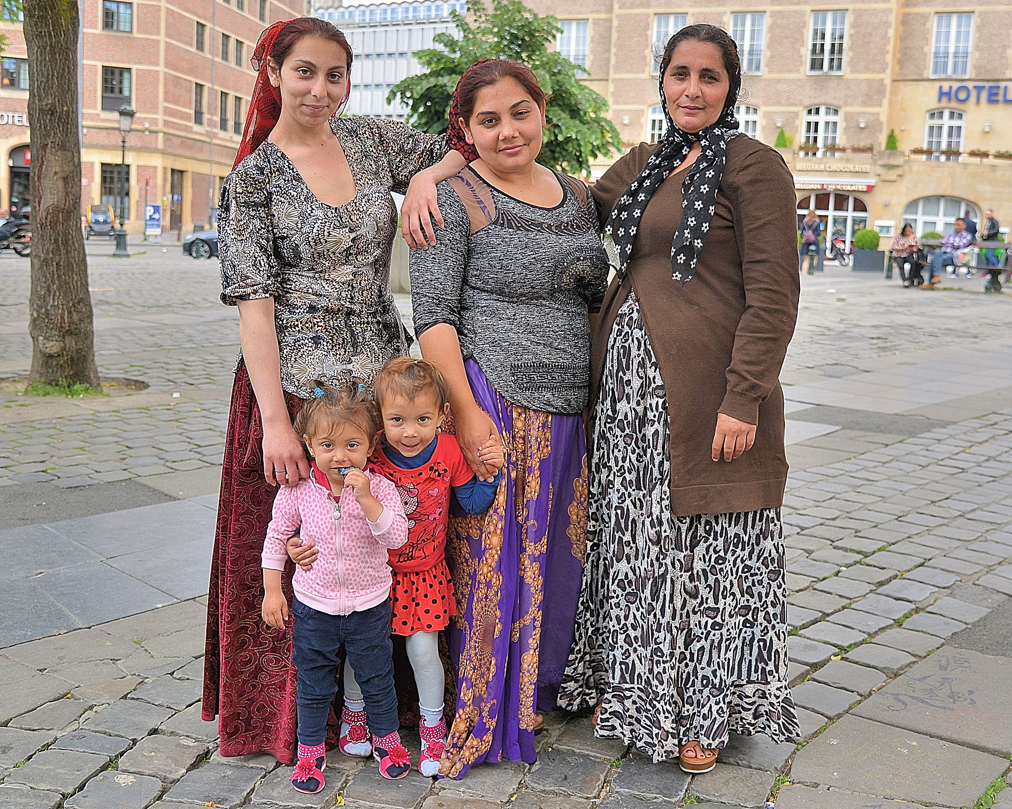 Nikon AF-S Nikkor 24-120mm F4G ED VR sample photo. Roma gypsies. photography