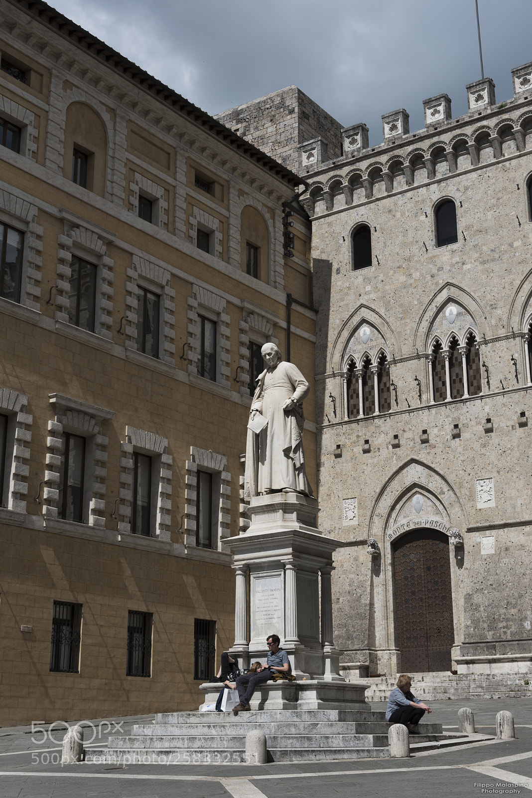 Nikon D750 sample photo. Piazza salimbeni e la photography
